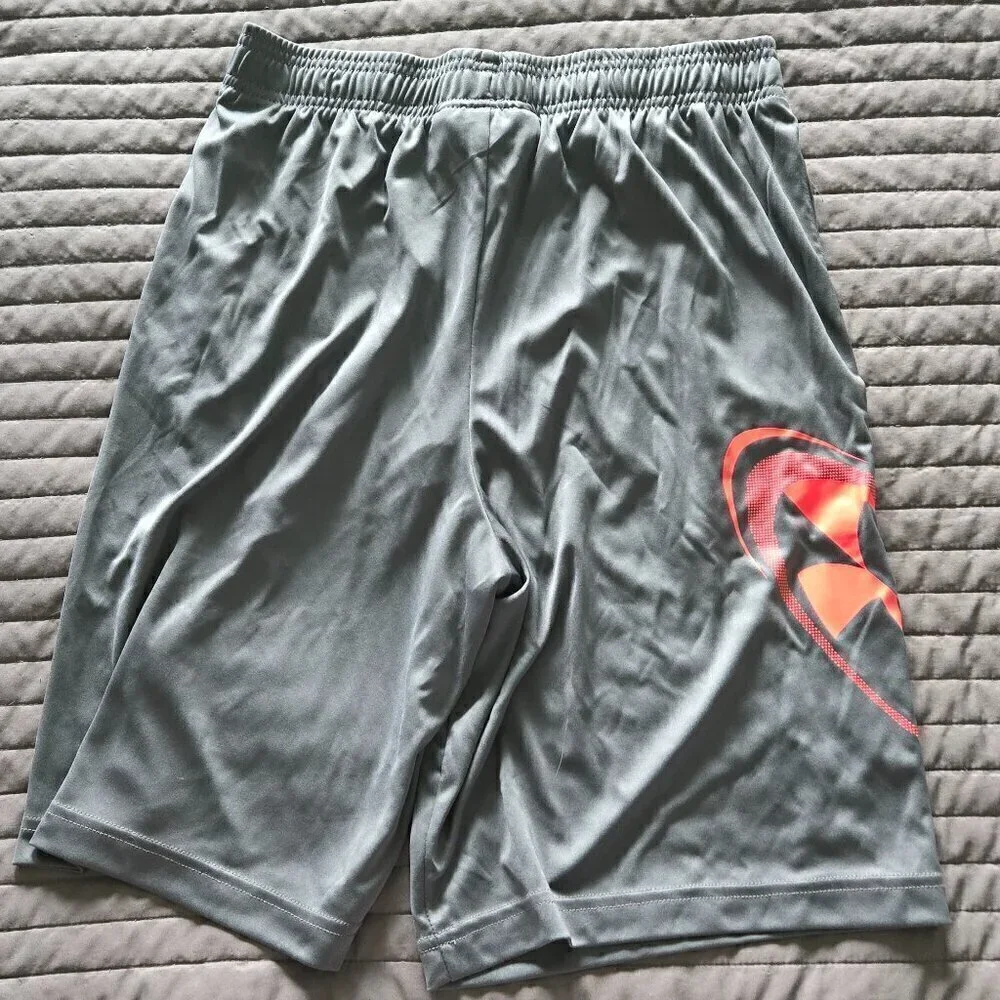 Under Armour Men's Loose fit Graphic Shorts - M Silver